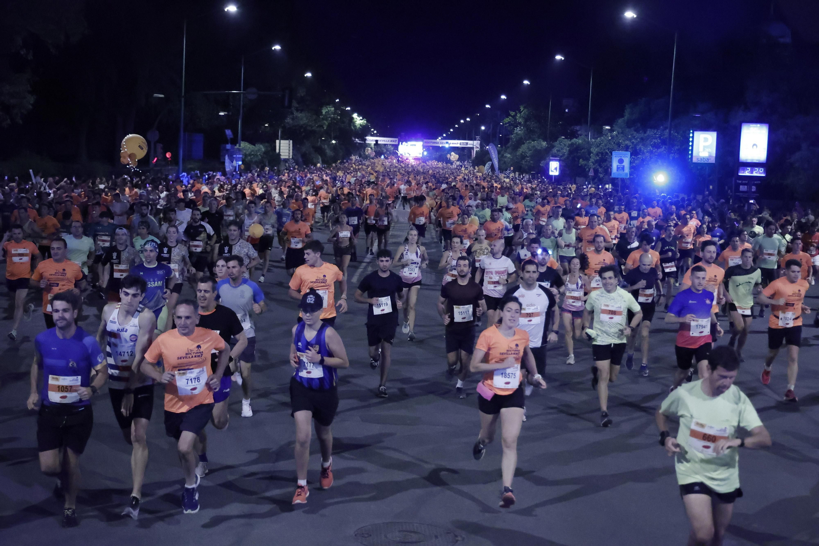 Búscate en la Carrera Nocturna de Sevilla (1)