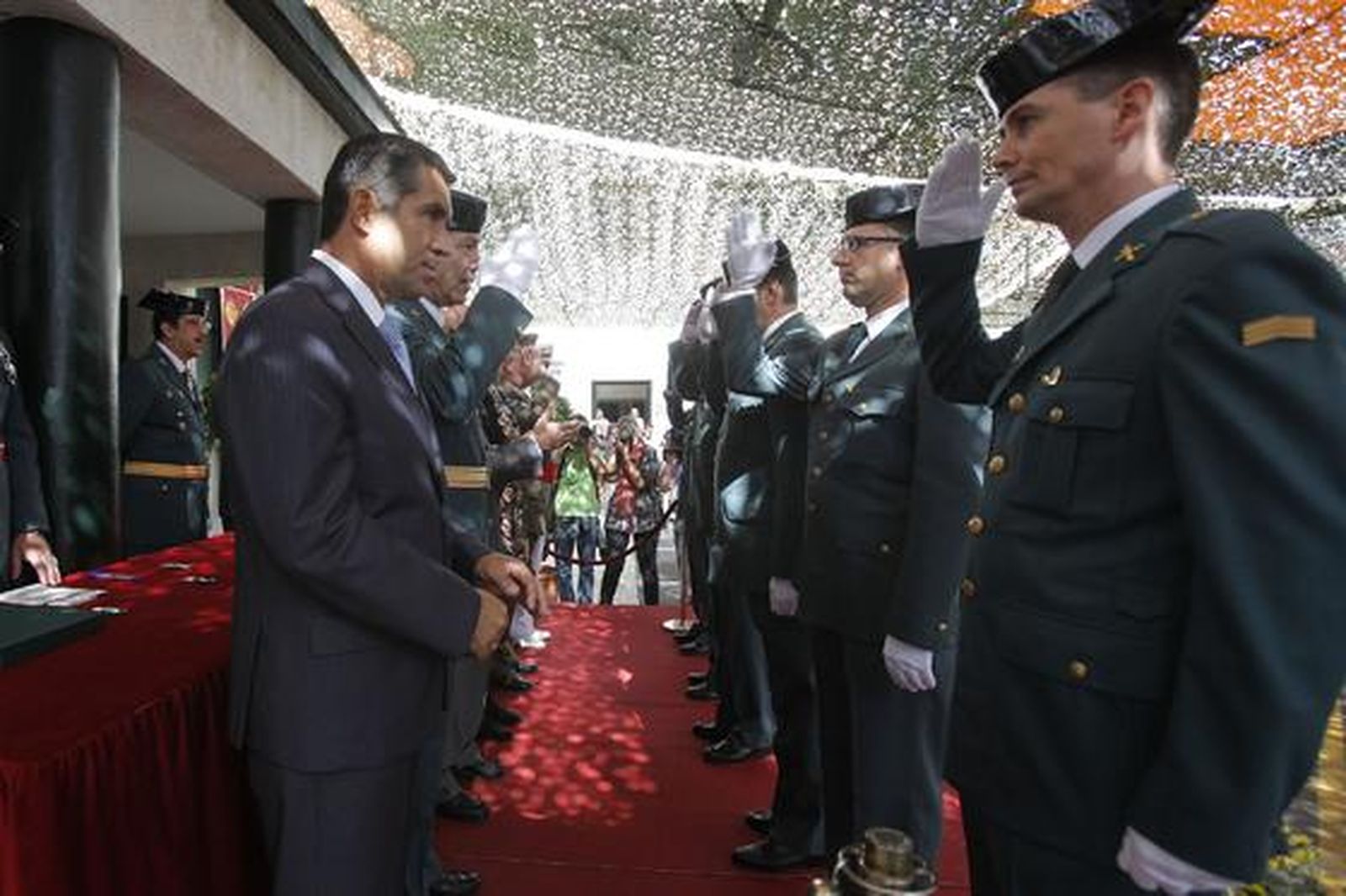 La Comandancia de la Guardia Civil de Cádiz celebra la festividad de su Patrona, la Virgen del Pilar.

Foto: Jesus Marin