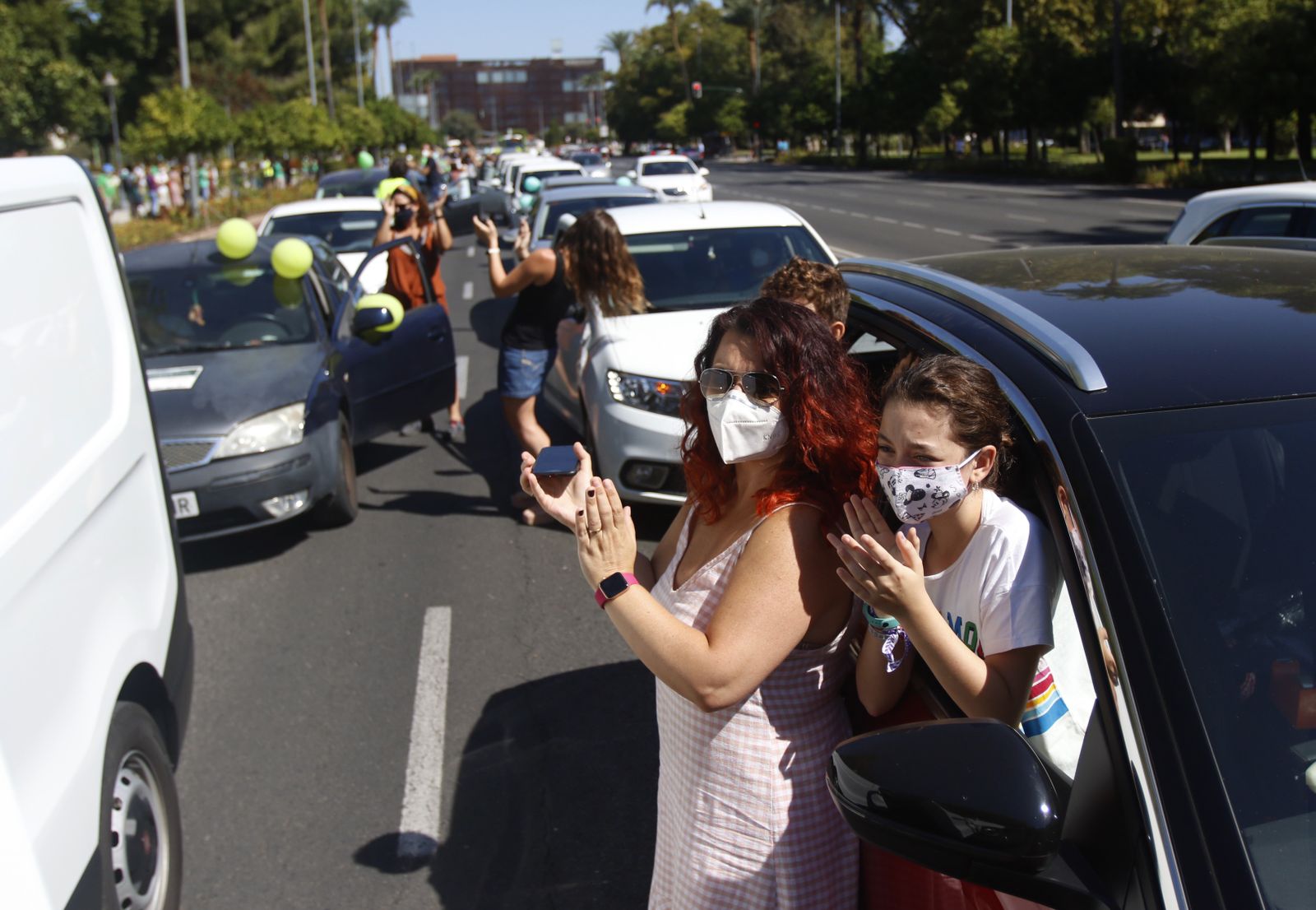 La caravana por una vuelta al cole segura en Córdoba, en fotos