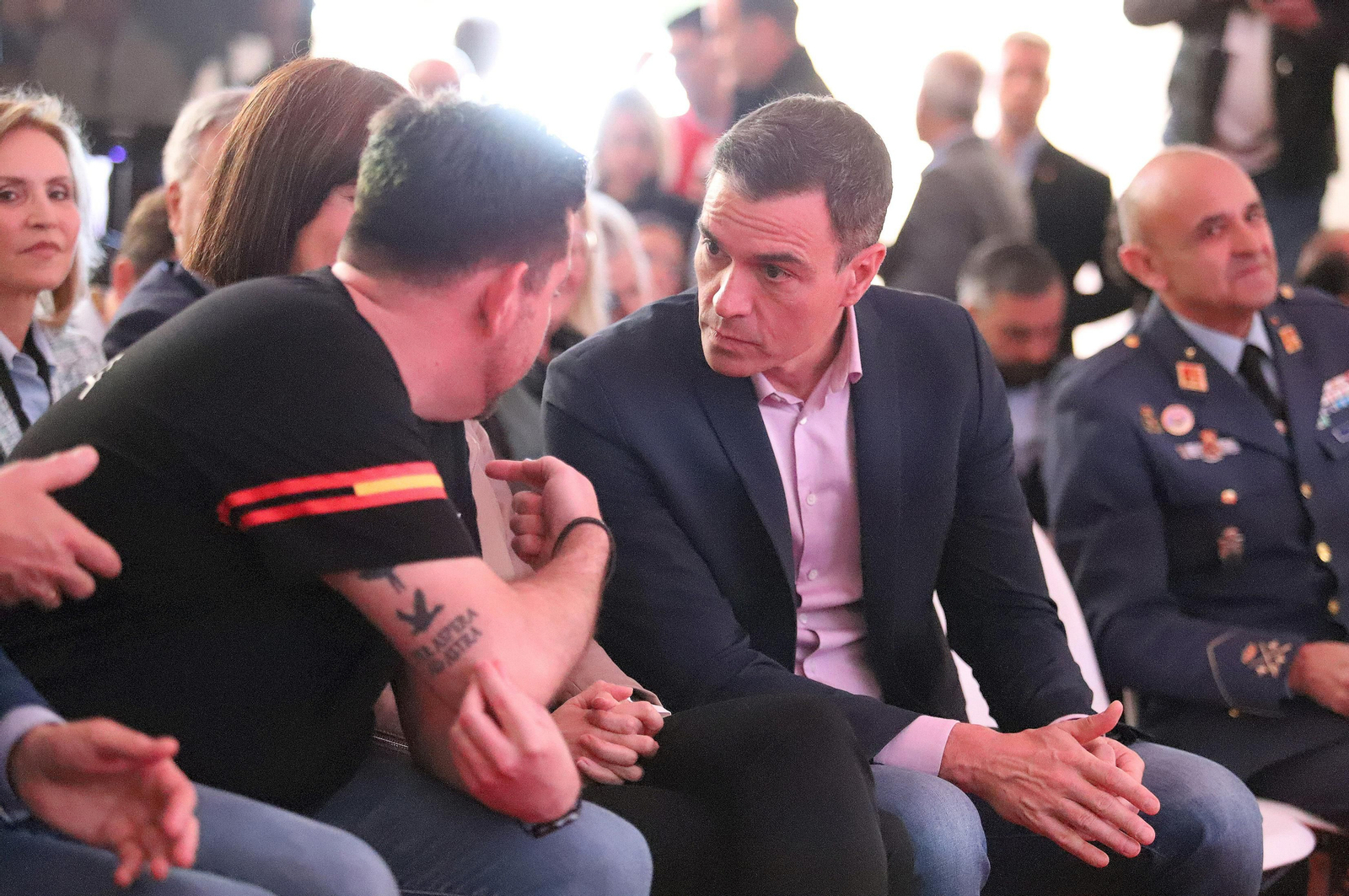 Imágenes de Pedro Sánchez en su visita al cohete Miura en la base espacial en Huelva