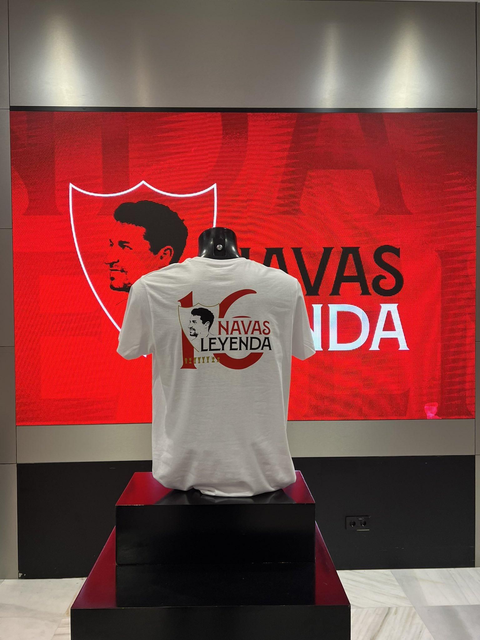 Camiseta conmemorativa del adiós de Navas.