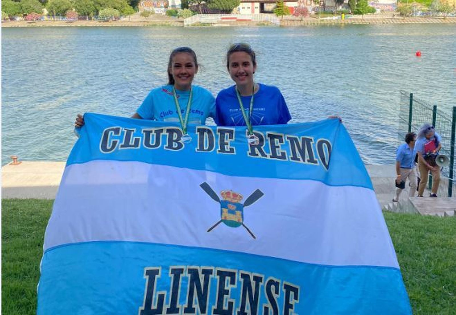 Esther Fuerte y Ana Castillo, medallistas del Club de Remo Linense.