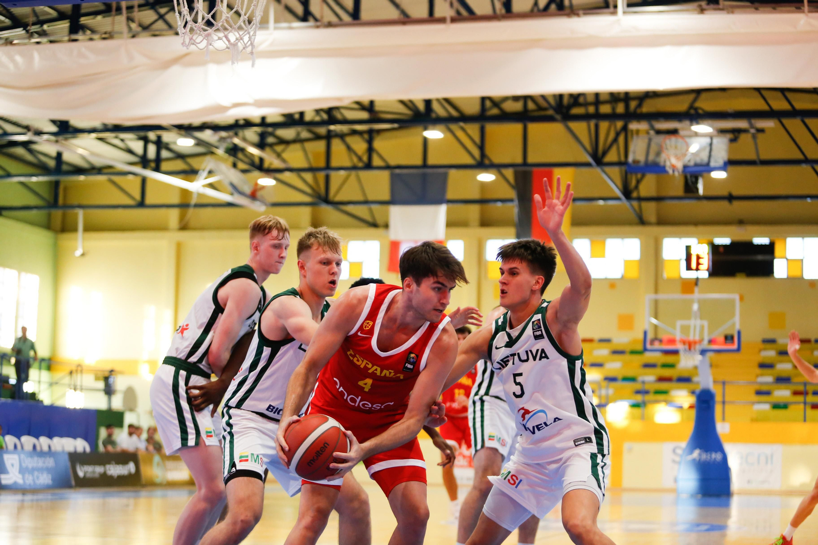 Las fotos de la segunda jornada del torneo Internacional U20 de baloncesto de La Línea