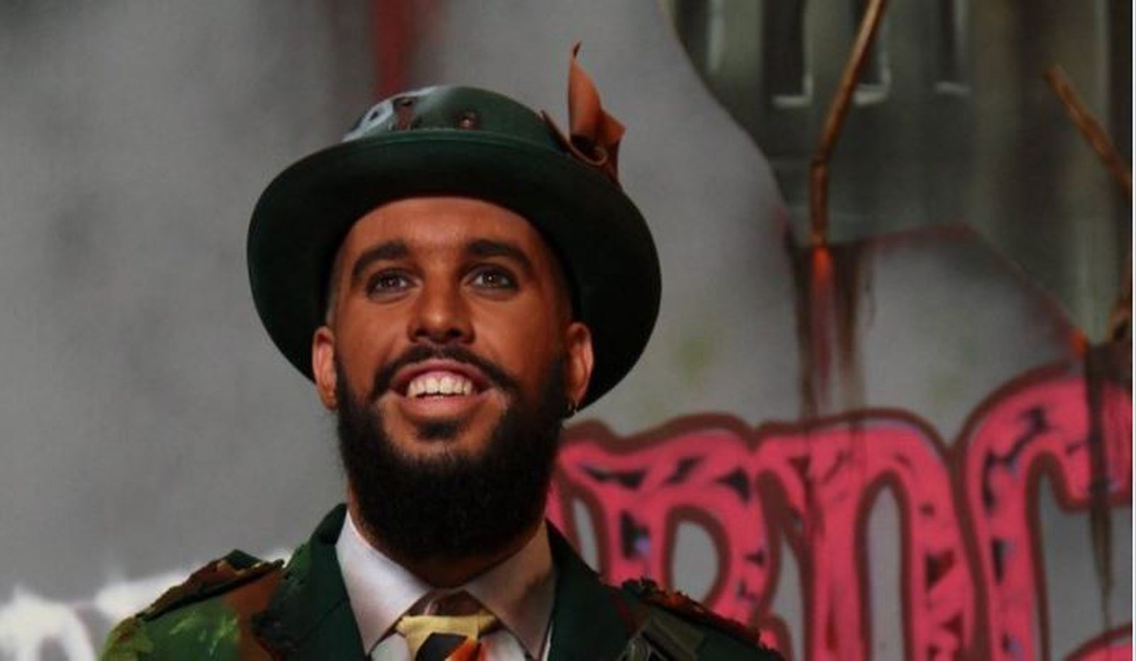 Pesar por la muerte de un joven comparsista en Cádiz