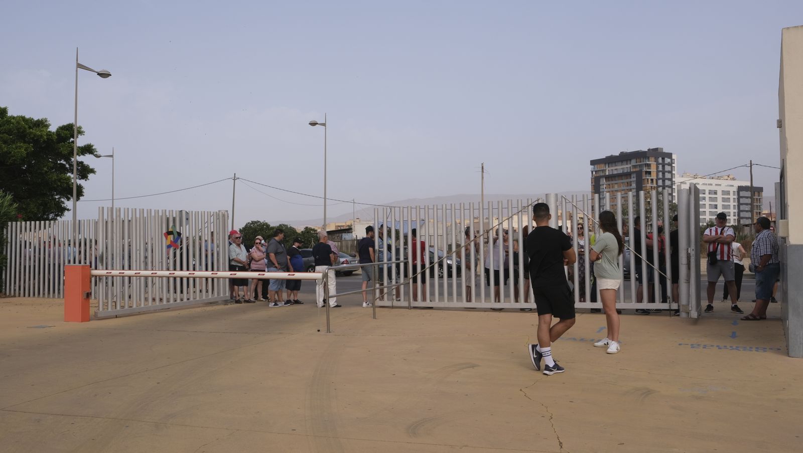 Imágenes de la renovación de los abonos de la U.D. Almería