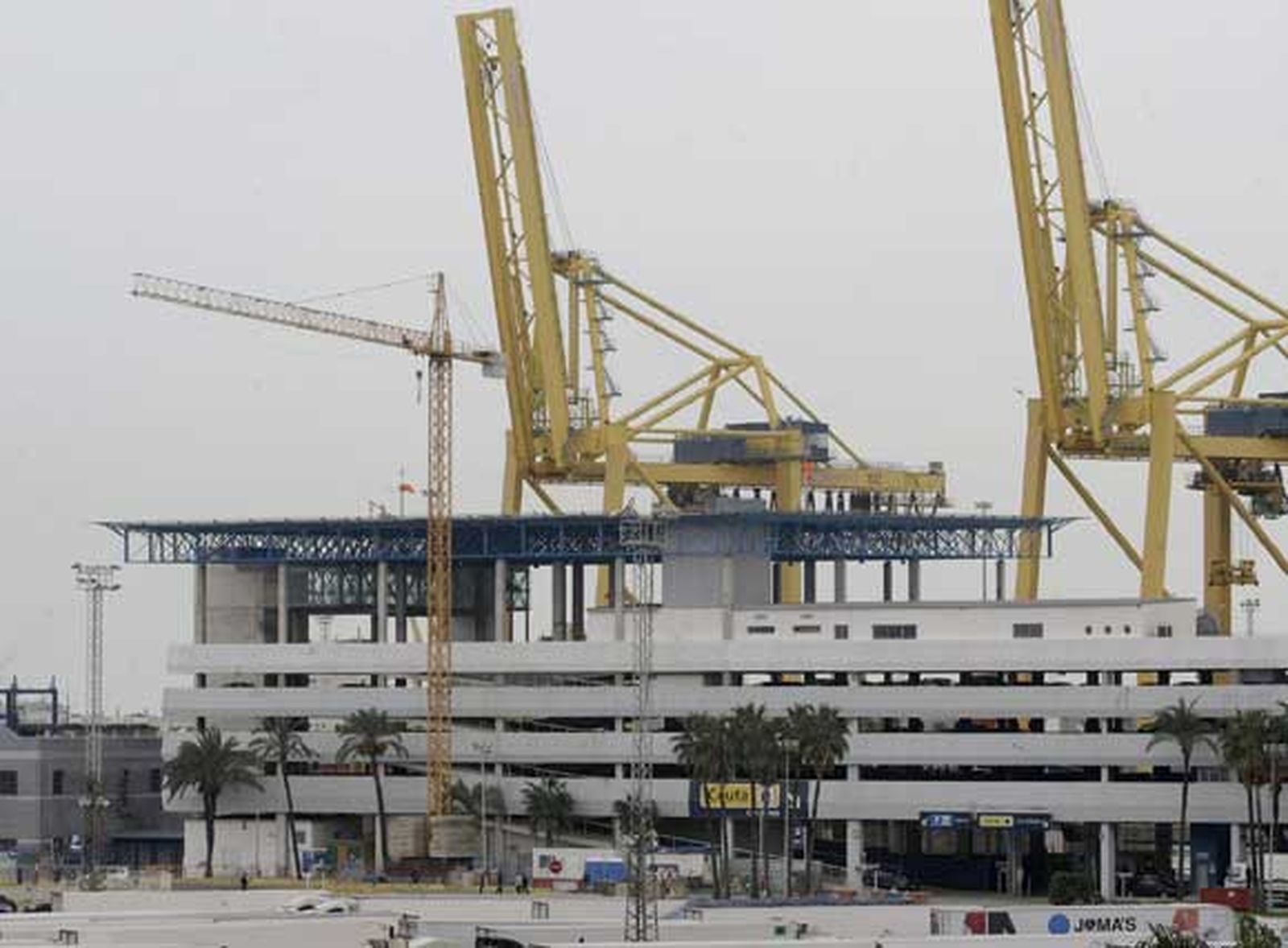 La línea de helicóptero que une Ceuta-Algeciras podría funcionar en julio