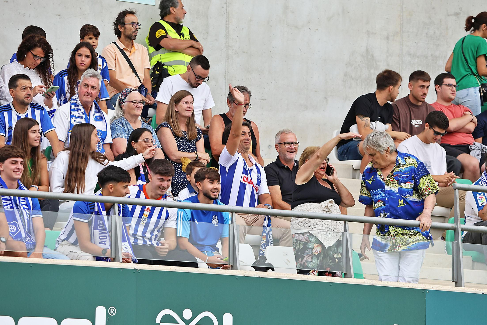 Búscate en las gradas del Betis Deportivo-Recreativo de Huelva