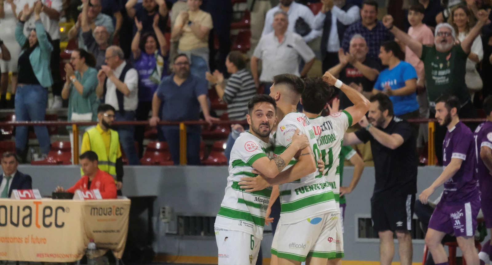 Los jugadores del Córdoba Patrimonio de la Humanidad celebran el gol definitivo ante el UMA Antequera.