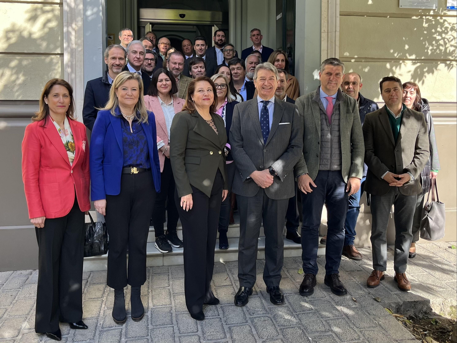 El presidente de la CADO, César Saldaña, con la consejera de Agricultura, Carmen Crespo, representantes de la Consejería y de los consejos reguladores de Andalucía.