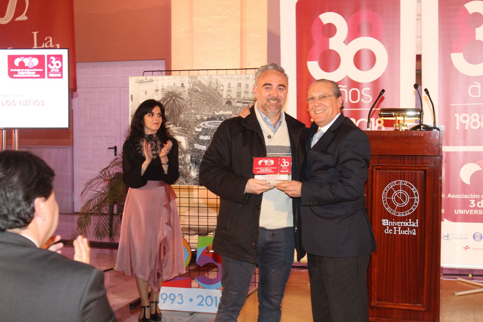 Imágenes de la entrega de premios de la asociación de antiguos alumnos 3 de Marzo en La Merced