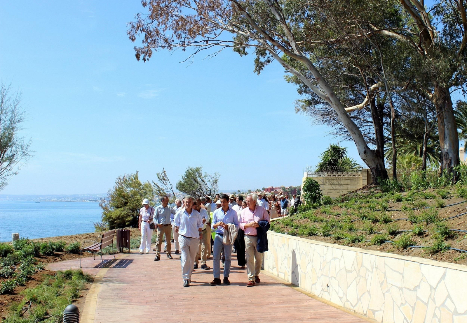 Estepona inaugura un nuevo tramo de la senda litoral.