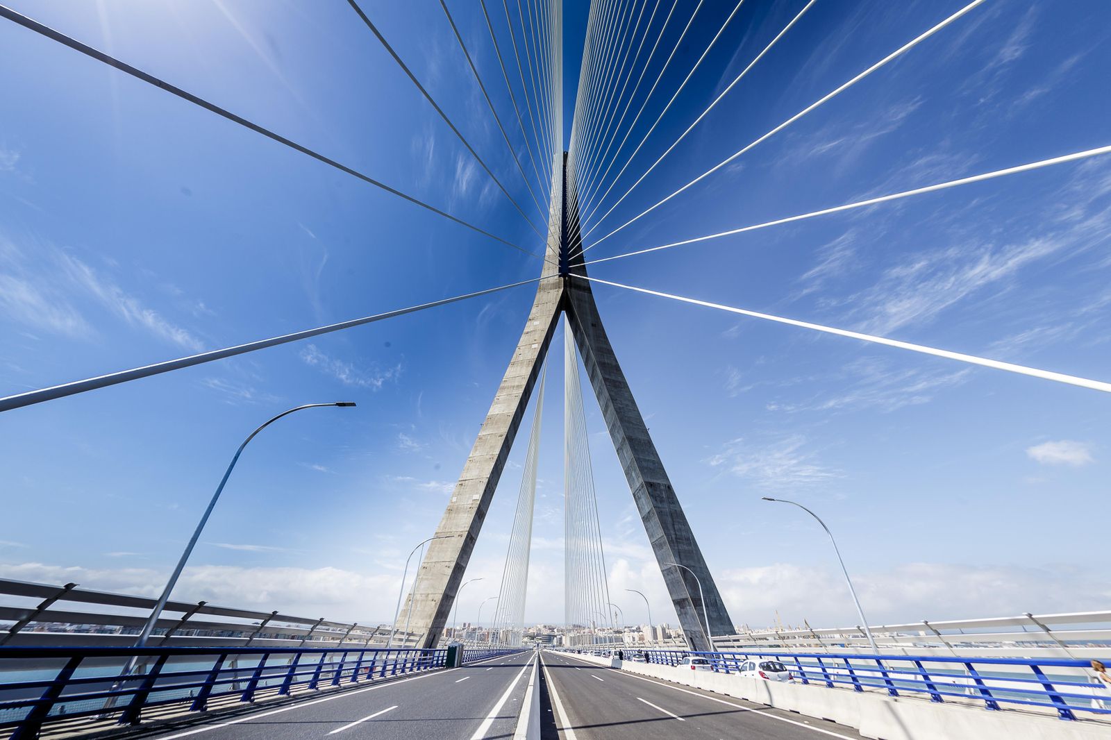 El puente que une Cádiz con el resto de la Bahía.