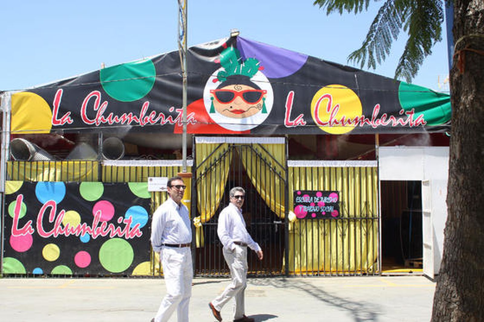 Los algecireños viven intensamente la jornada del sábado en la Feria. 

Foto: Vanessa Perez