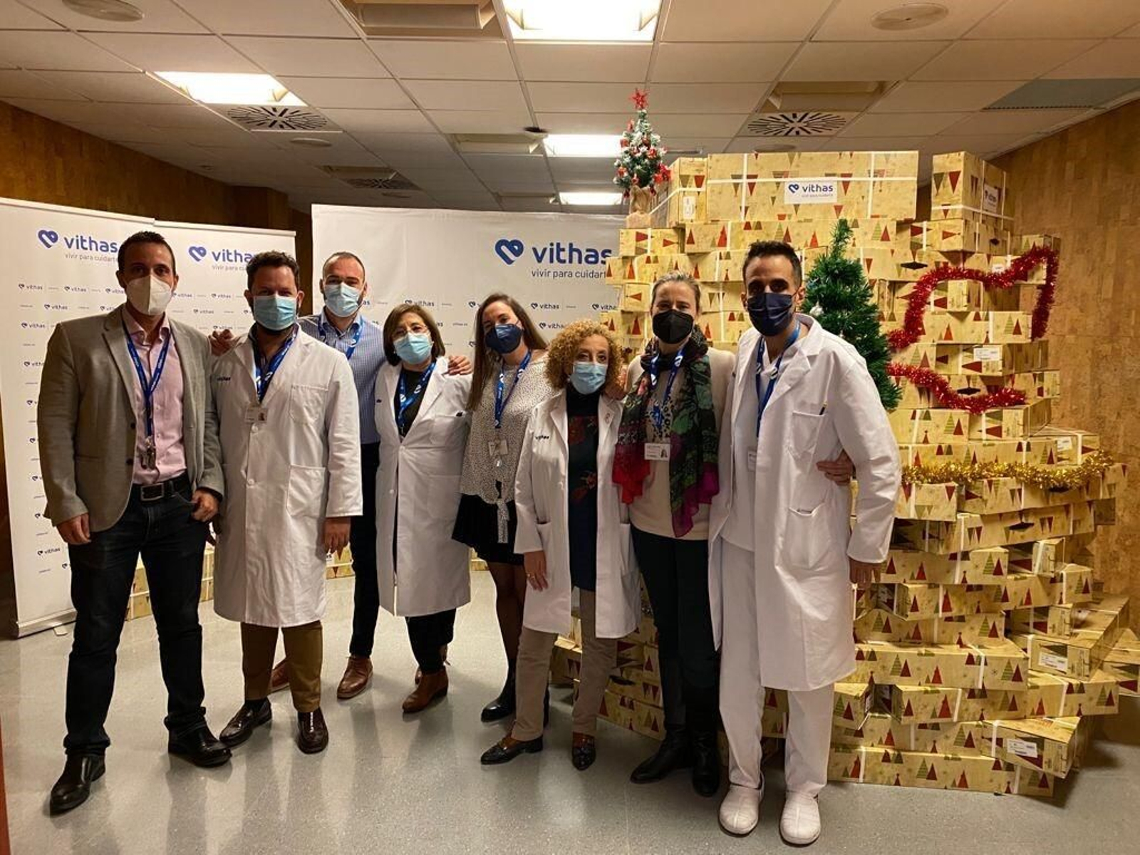 Vithas apoya a los productores locales incluyendo sus productos en las cestas de Navidad.