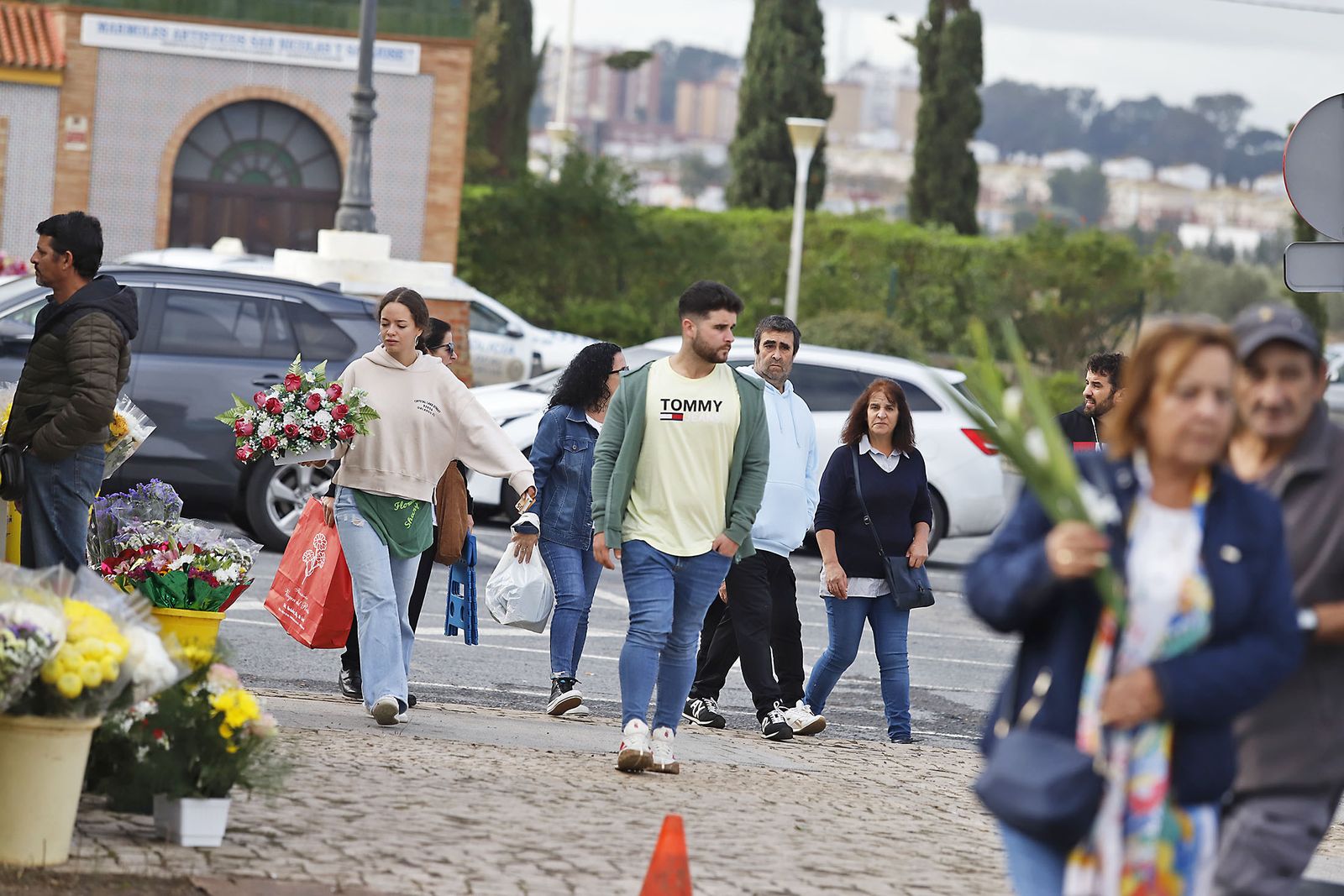 Imágenes del Día de Todos los Santos en el cementerio de la Soledad de Huelva