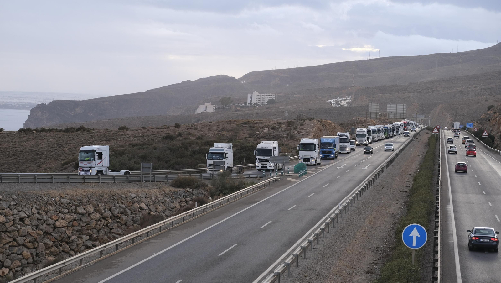 Fotogalería de la protesta de los camioneros de Almería