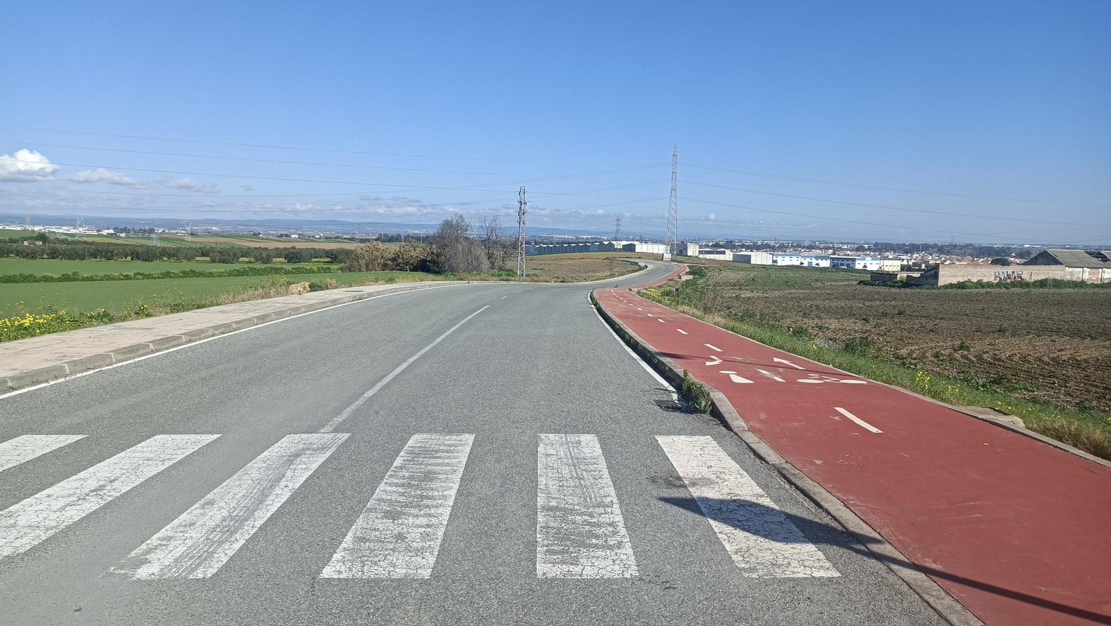 Bajamos por esta calle rumbo a Santiponce.