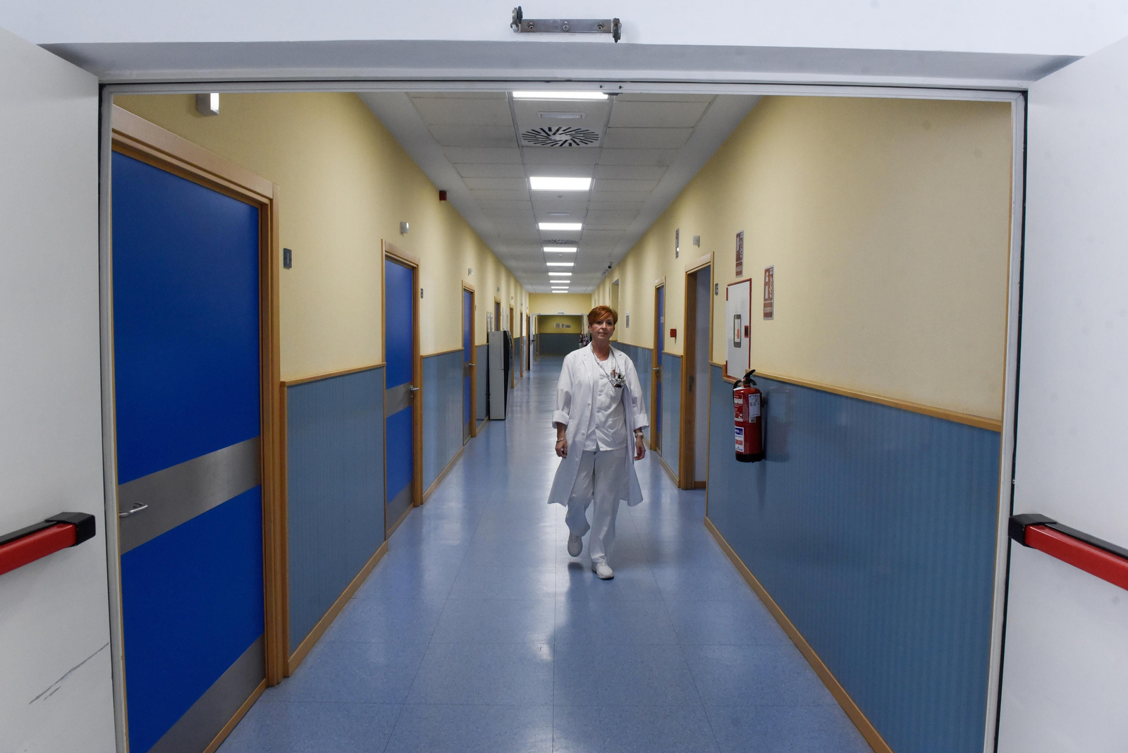 Reportaje sobre los 100 años que ha cumplido el Hospital de Cruz Roja