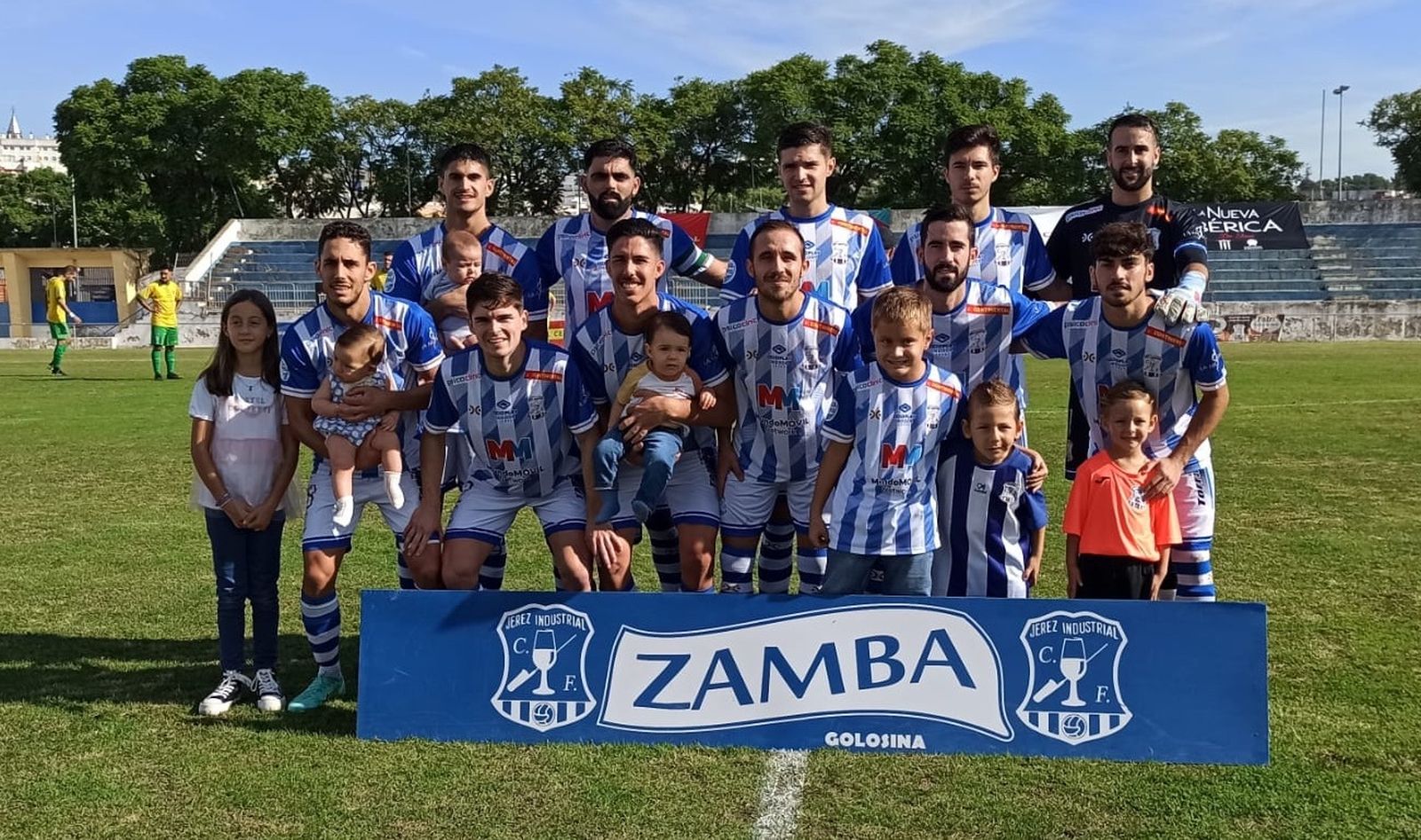 Javi Rivas repitió el mismo once inicial que jugó en Bollullos.