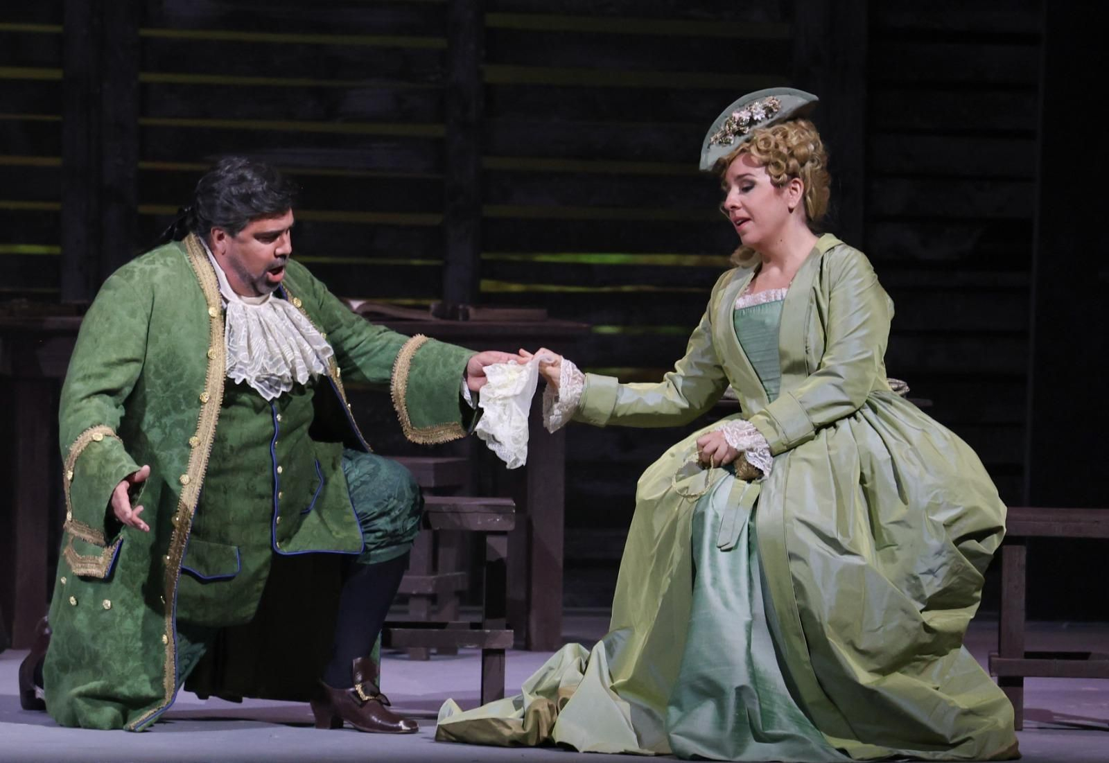 La versión de 'Manon Lescaut' que cierra la temporada lírica del Teatro Cervantes, en fotos