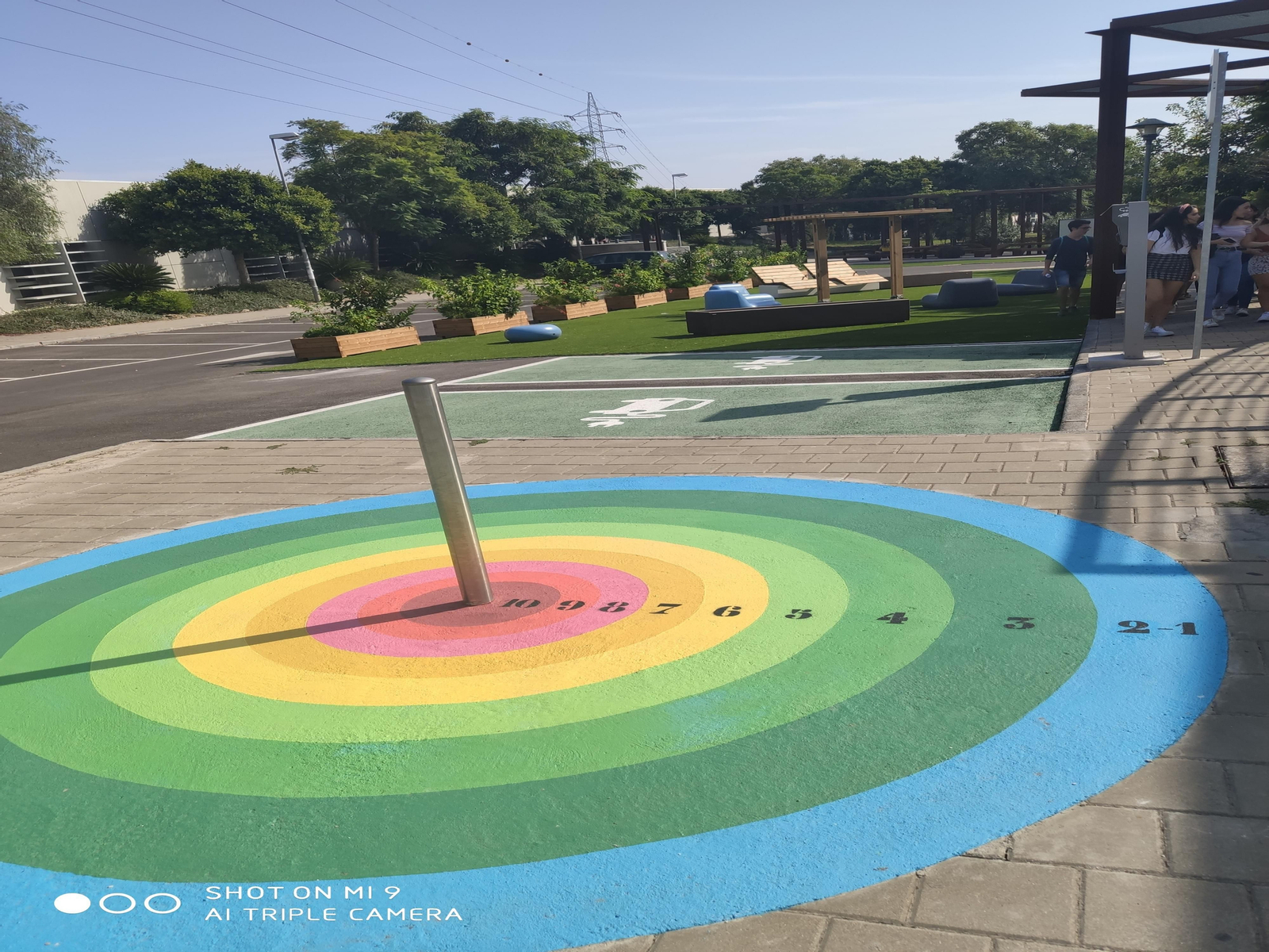 Diana solar instalada junto a la Facultad de Ciencias de la Comunicación.