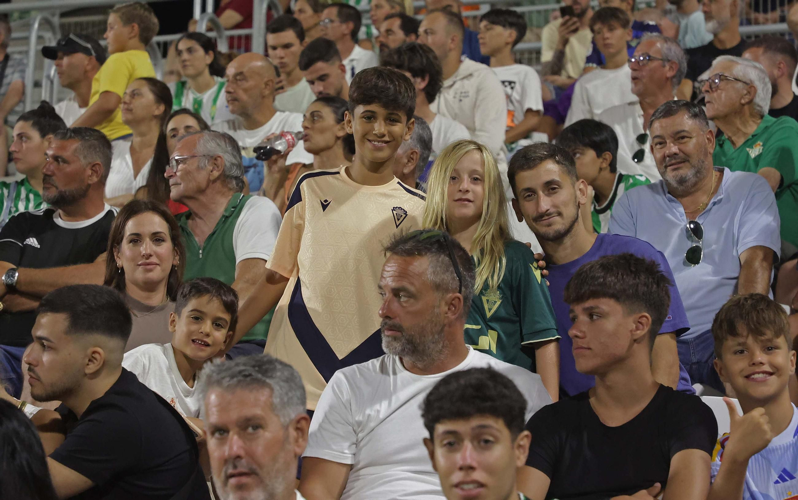 Búscate durante el Betis - Cádiz