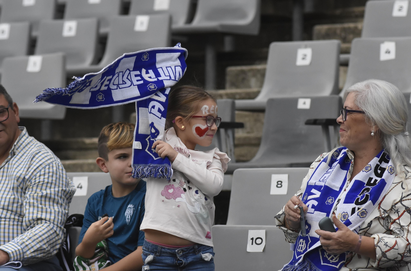 Córdoba CF - Recreativo: Las mejores fotos del ambiente en El Arcángel