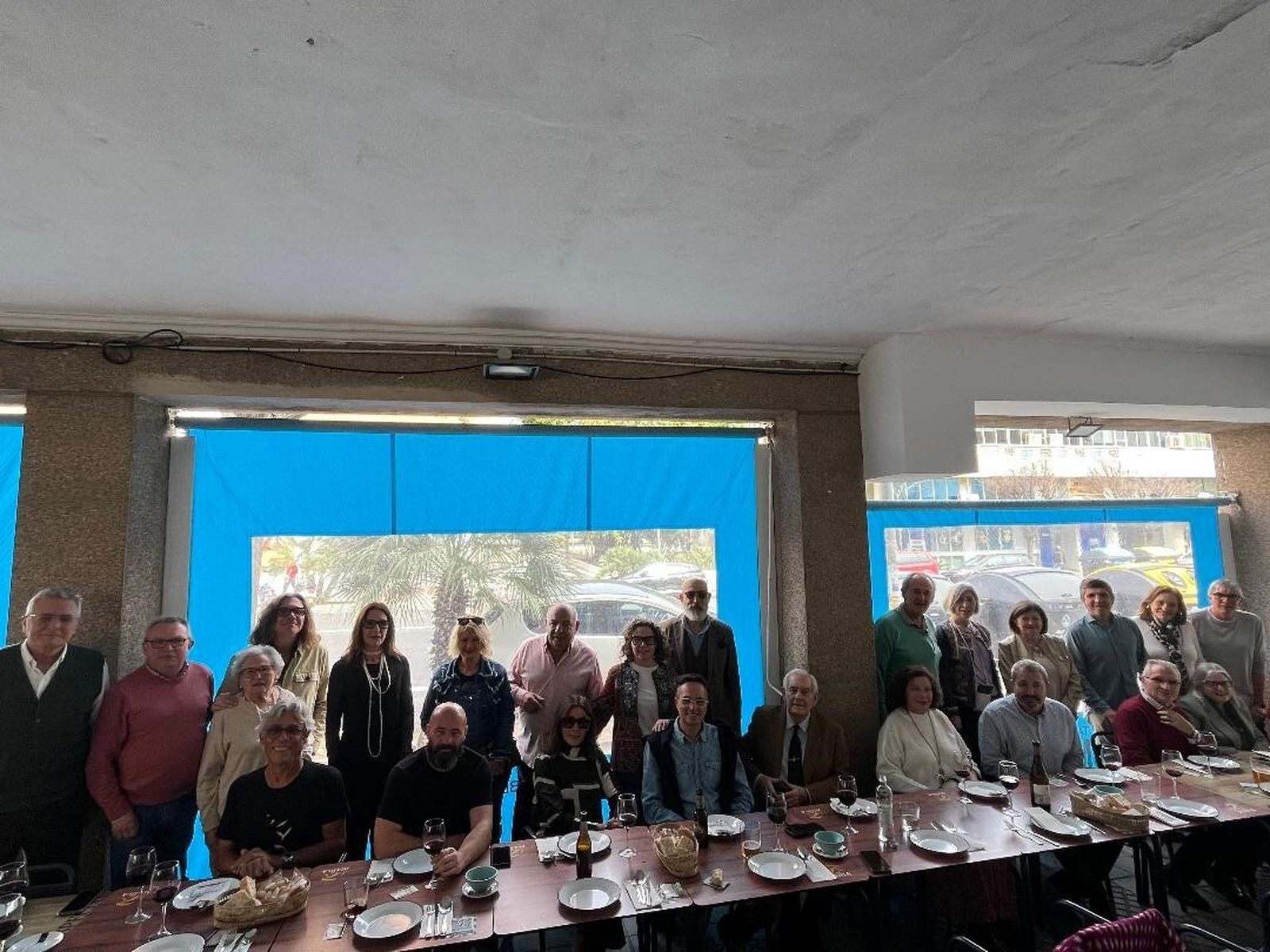 Fernando Sicre, Gisela Otero, Juane Manuele, Paco Jácome, Charles Ricart, Jesús Beato,  Celso Laviades con sus hijos Patría, Inés María y Celso, Diego Bernal, Julio López, Inés García de Guadiana, Eduardo Concha, Fátima Rodríguez, Martín Ayastury, Margarita González, Lourdes Marín, Emilio Teba,  Rafael Rey, Beatriz Fraguela, José Antonio Costa, Vivane Lucas y Oliva Maura.