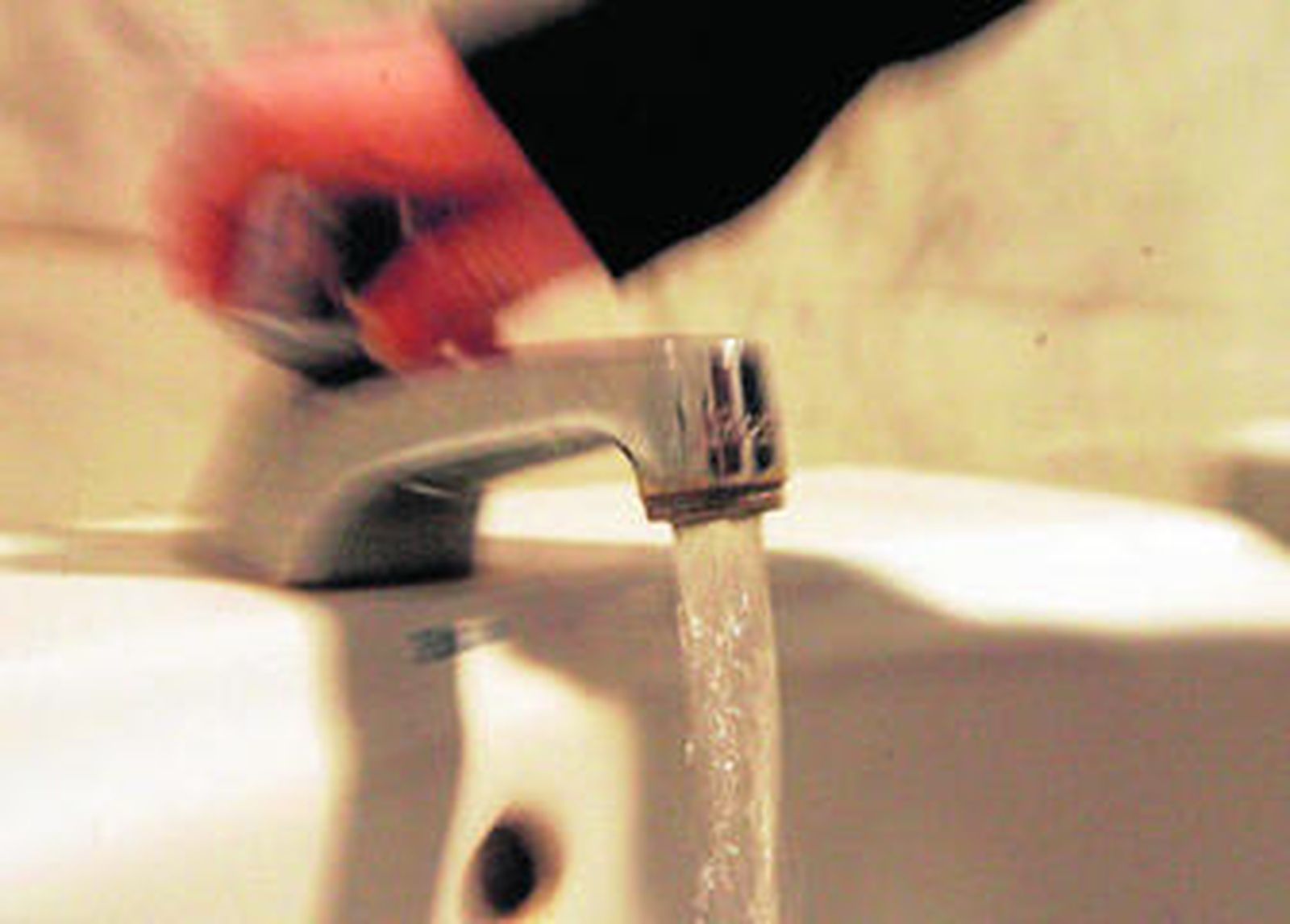 La OCU asegura que las tasas de agua en Cádiz son de las más altas de España.