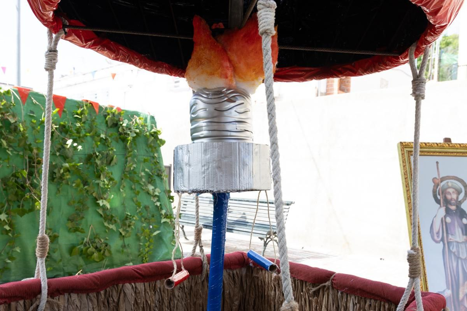 Los vecinos de Villardompardo exponen las obras de su Corpus un año más, en imágenes