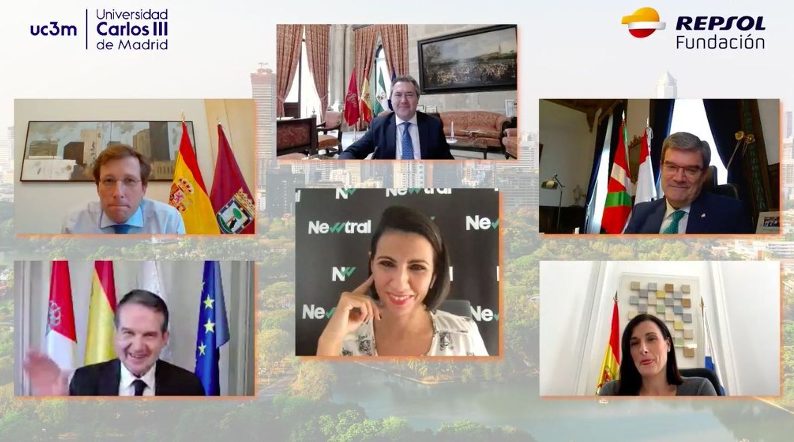 Los alcaldes de Sevilla, Madrid, Bilbao, Vigo y Santander con la periodista y moderadora Ana Pastor en el debate sobre la energía.