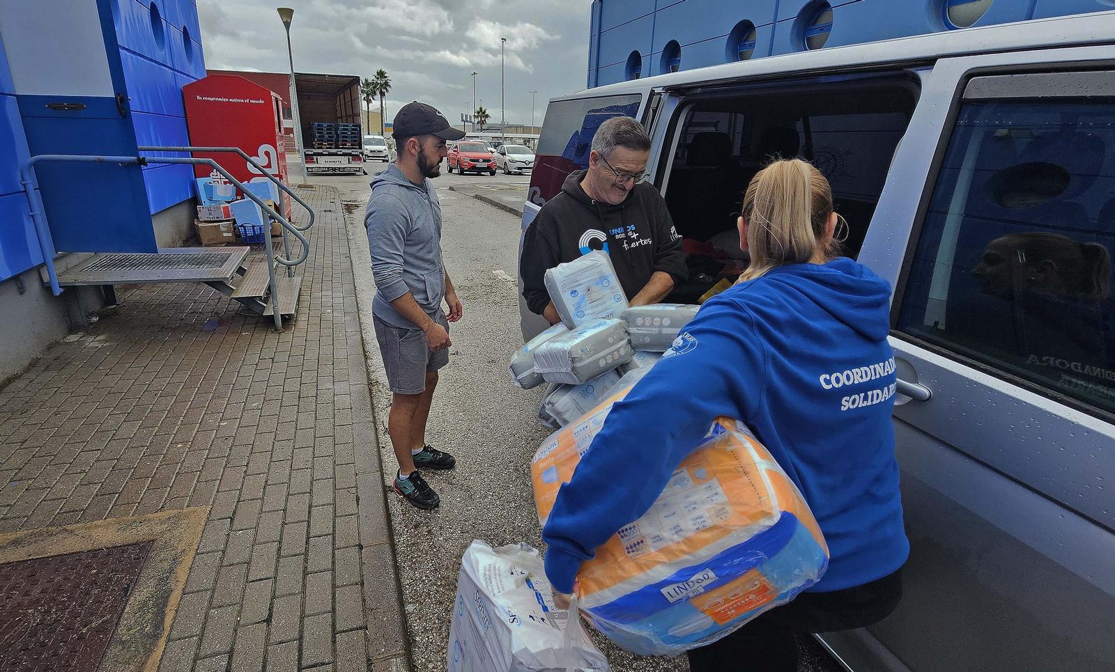 Recogida de productos de Coordinadora Solidaria para los afectados por la DANA de Valencia, en Algeciras.