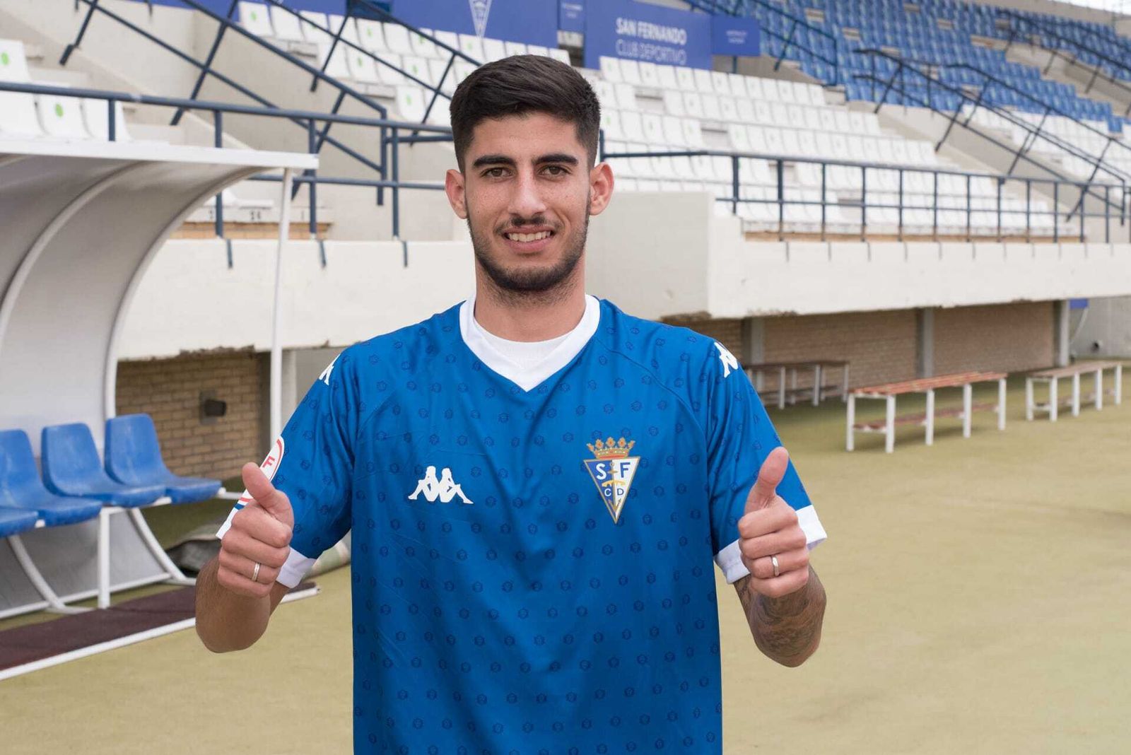 Pulgares arriba de José Calderón en el Iberoamericano de Bahía Sur.