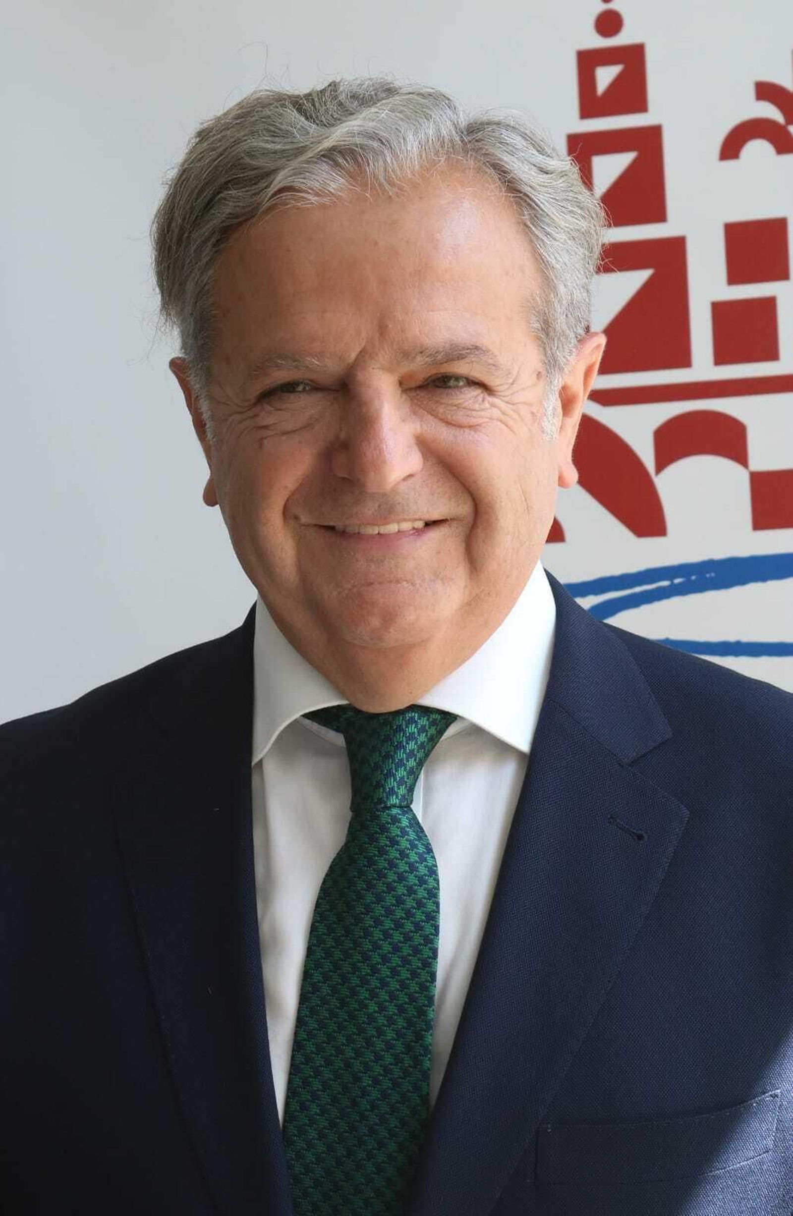 Salvador Fuentes.