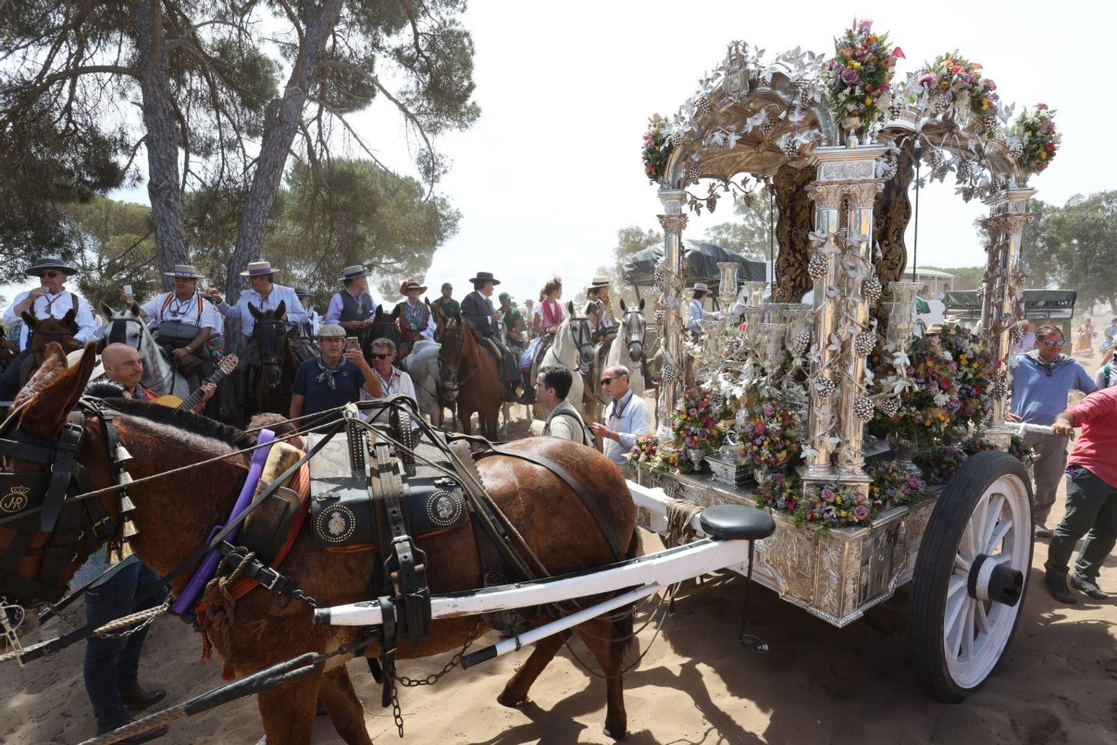 Imágenes de la Hermandad del Rocío de Jerez el jueves por el Coto