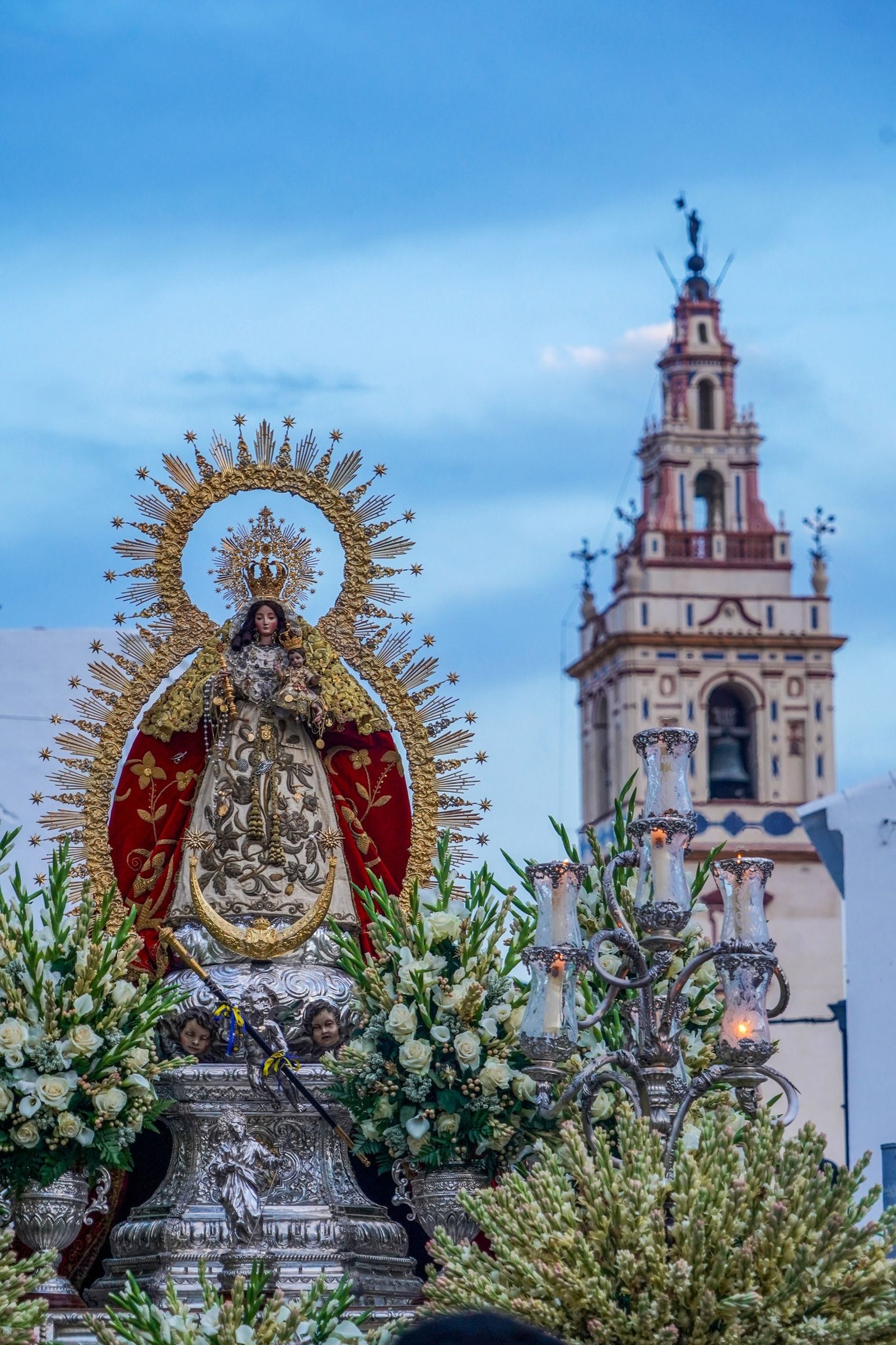 Imágenes de la procesión de la Virgen de Montemayor en Moguer