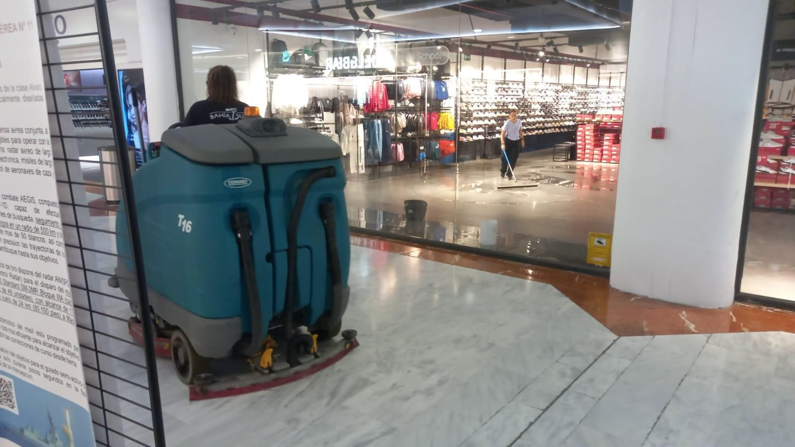 El pasado mes de septiembre Bahía Sur también sufrio los efectos da la lluvia en su galería. El pasado mes de septiembre Bahía Sur también sufrio los efectos da la lluvia en su galería.