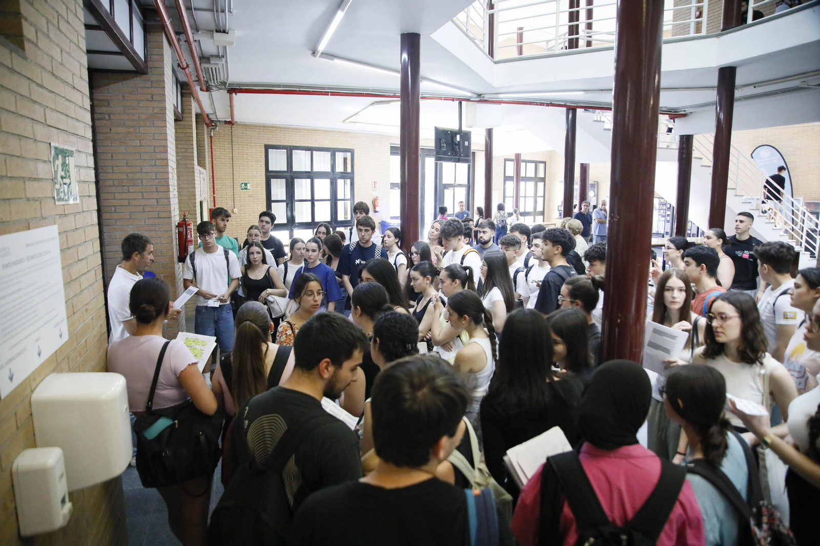 Imágenes de la evaluación para el acceso al sistema universitario (PEvAU)