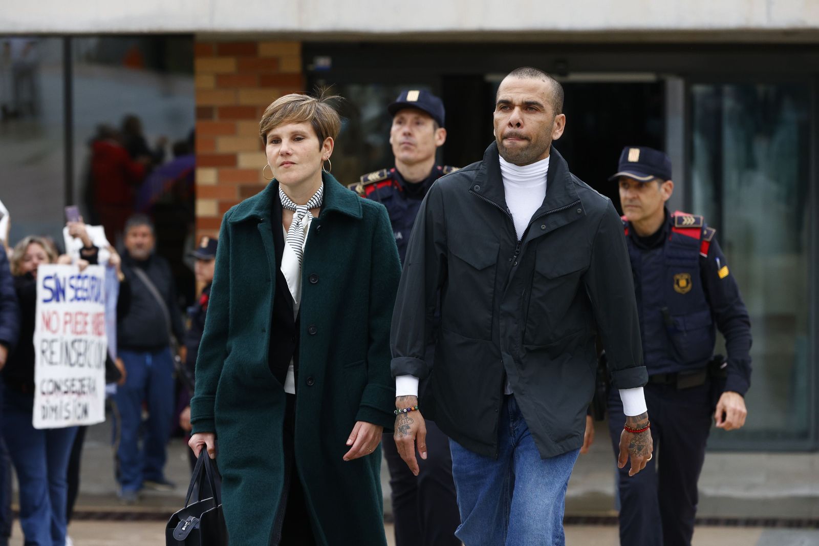 Las fotos de la salida de la cárcel de Dani Alves