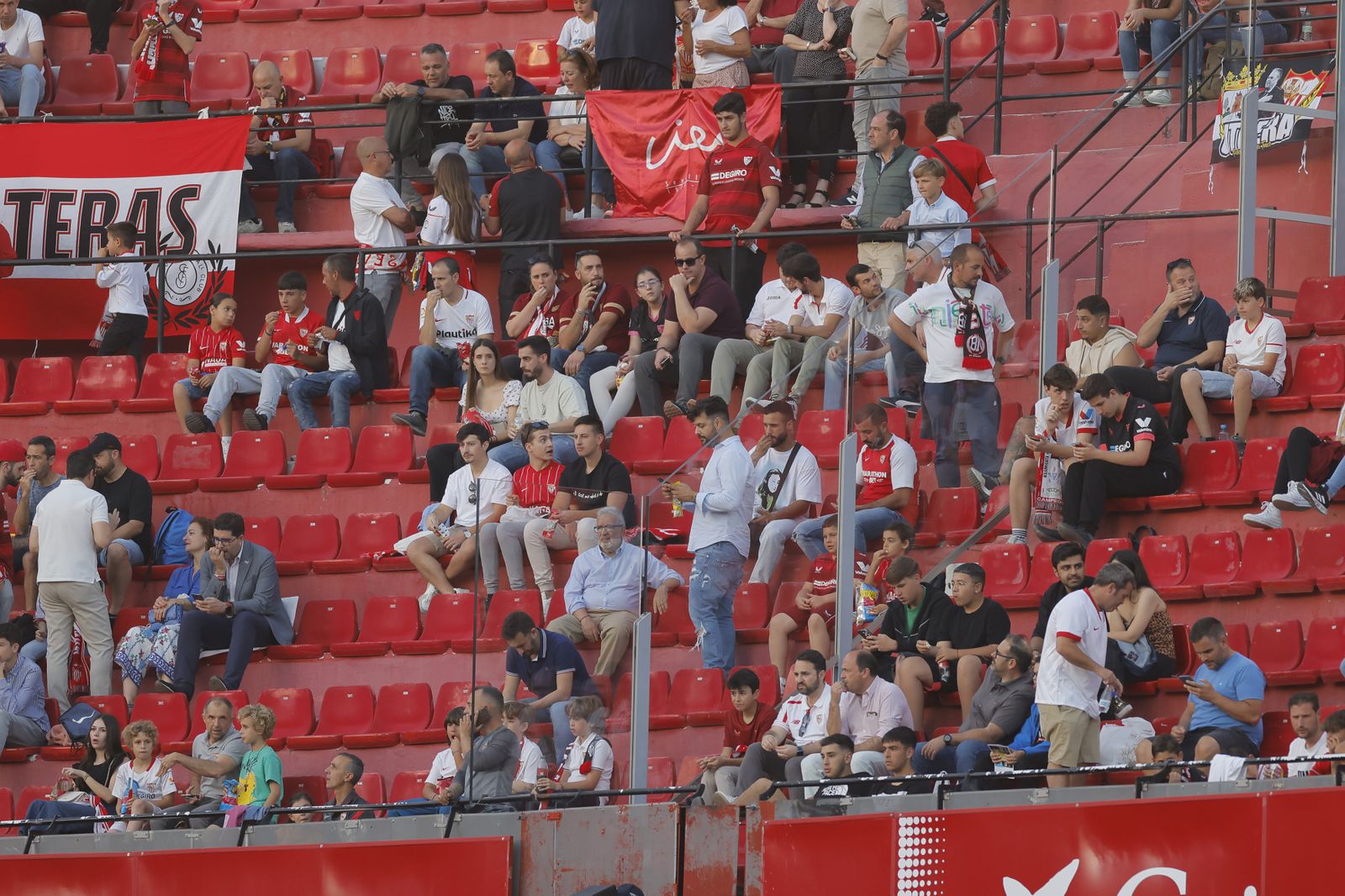 Búscate en las fotos del Sevilla -Villarreal