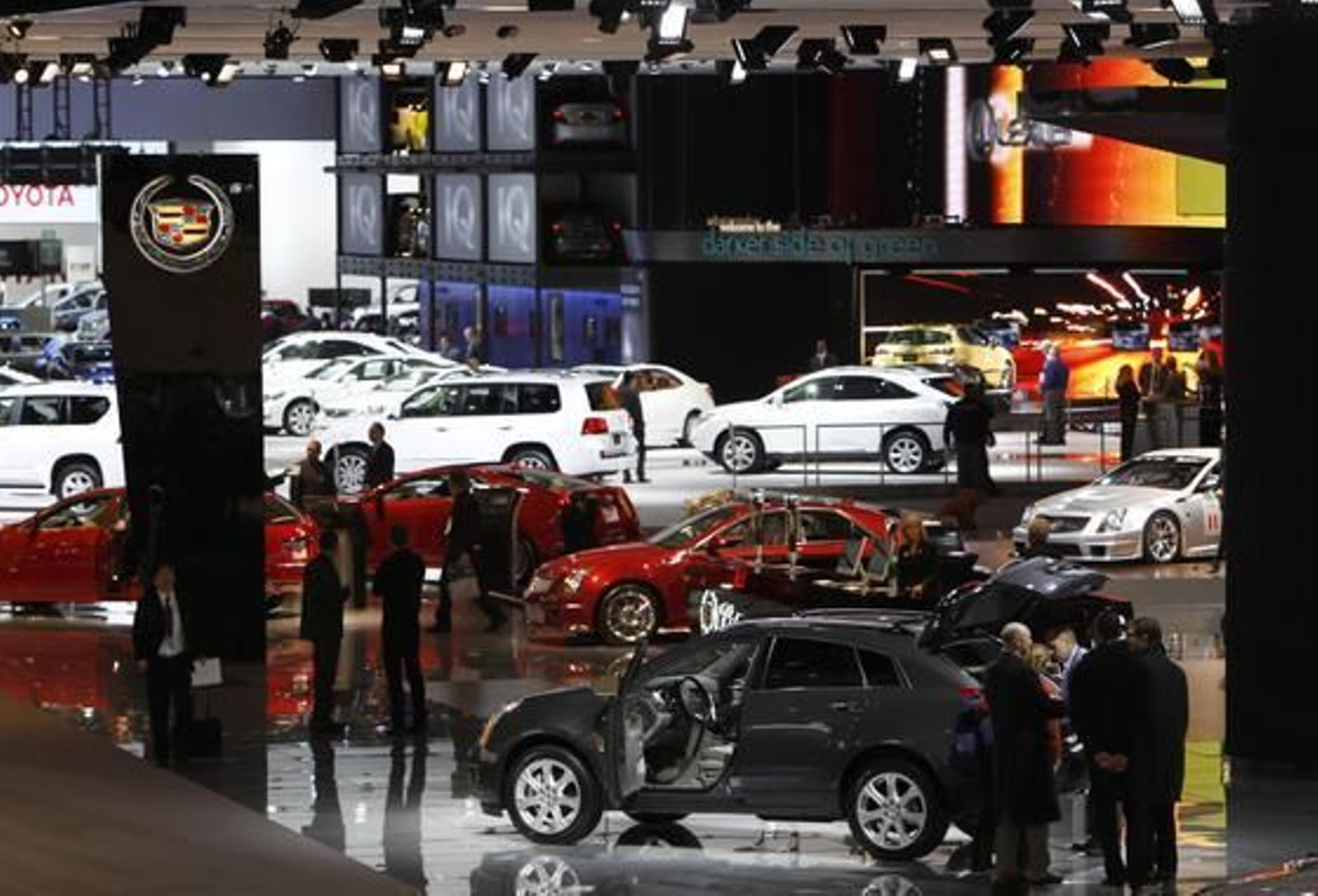 Presentación de los diferentes modelos de coches en el Salón de Detroit.

Foto: AFP/ Reuters