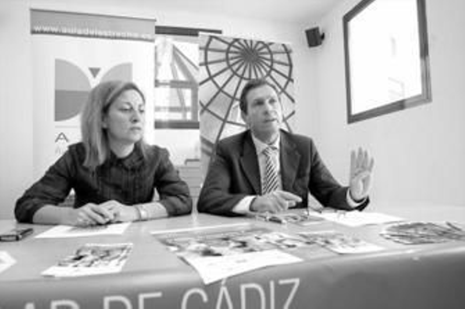 Paola Moreno y Francisco Trujillo presentaron ayer en el Kurssal este nuevo máster.