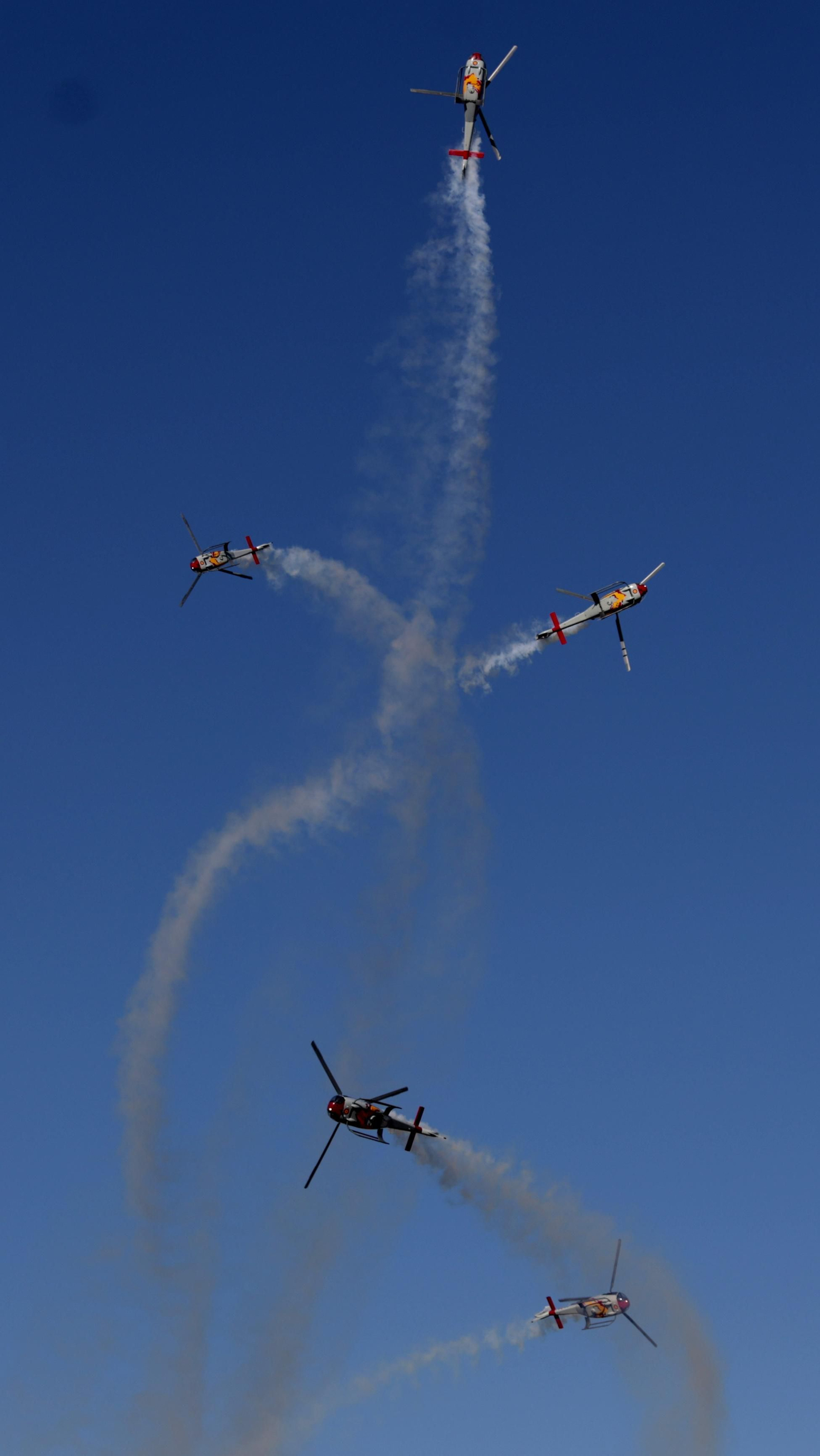 Imágenes de la exhibición aérea en Tablada con motivo de su centenario