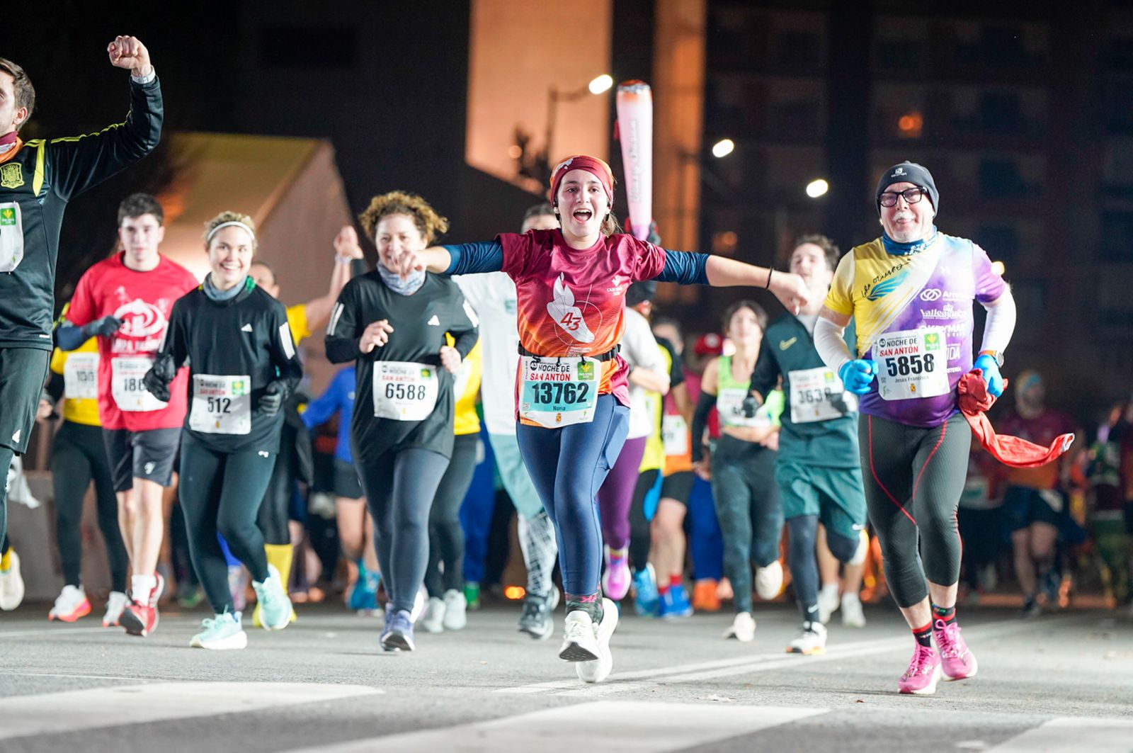 En imágenes: búscate en tu llegada a meta de la Carrera de San Antón 2026 (19)