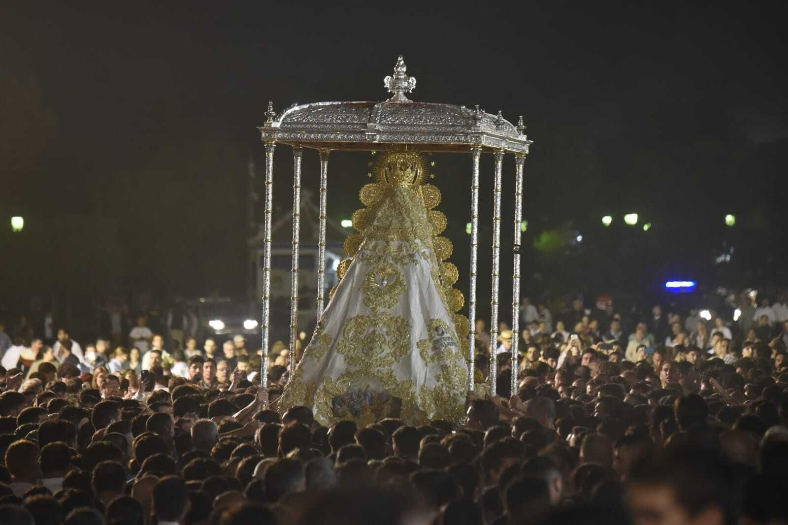 La recogida de la Virgen del Rocío, en imágenes