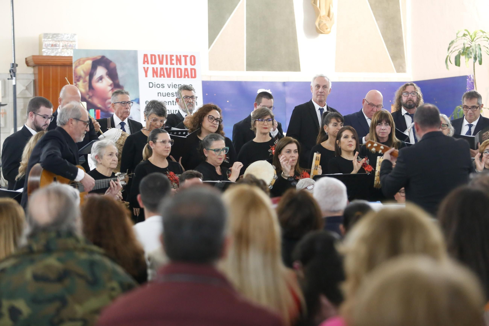 Las fotos del homenaje al padre Pedro por sus 50 años de entrega absoluta a la Piñera