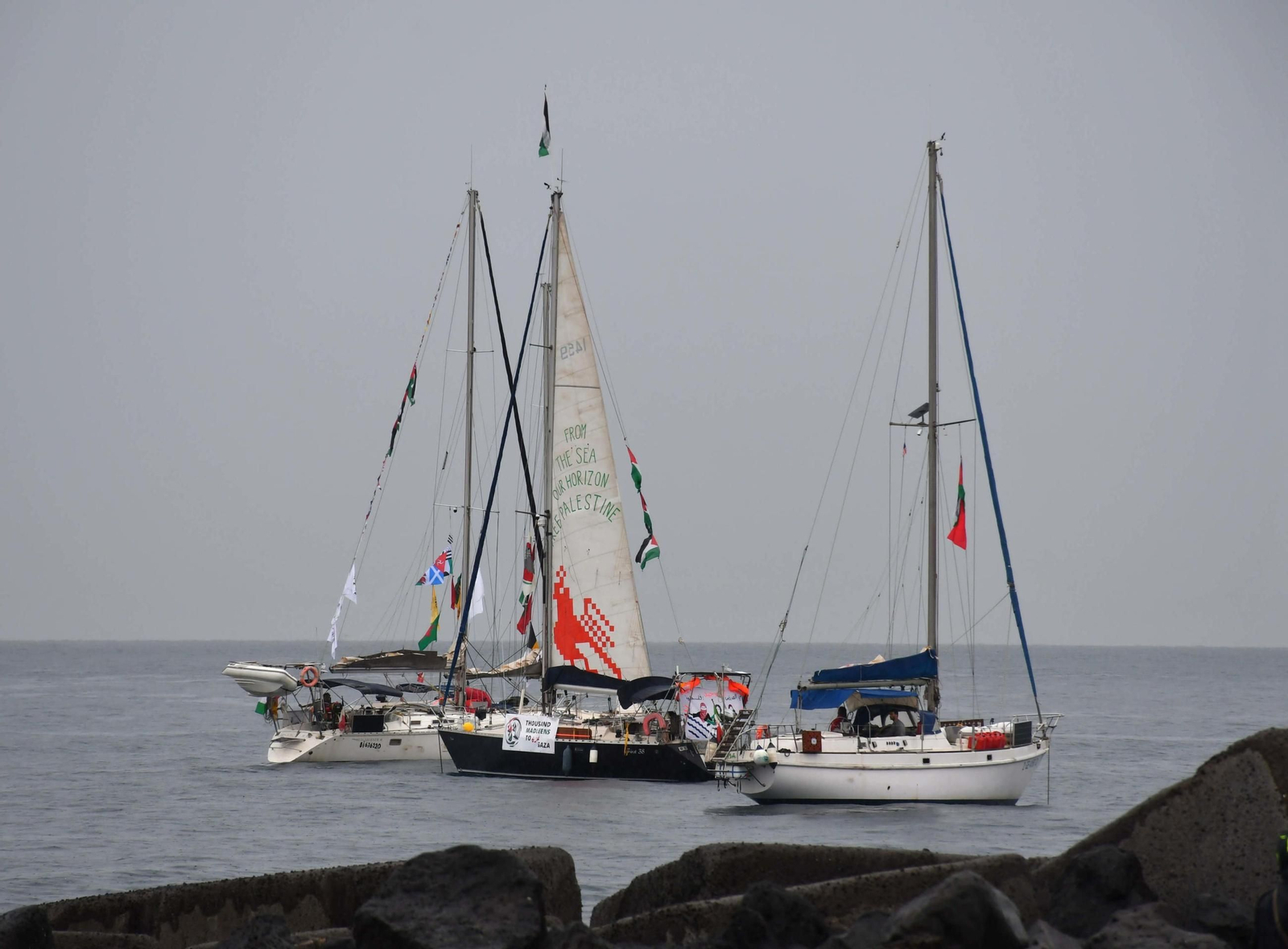 La flotilla con ayuda humanitaria para Gaza denuncia "una operación intimidatoria" de Israel.