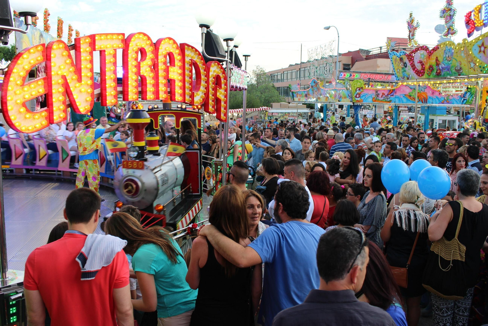 Tren de los escobazos en la Feria de Puerto Real