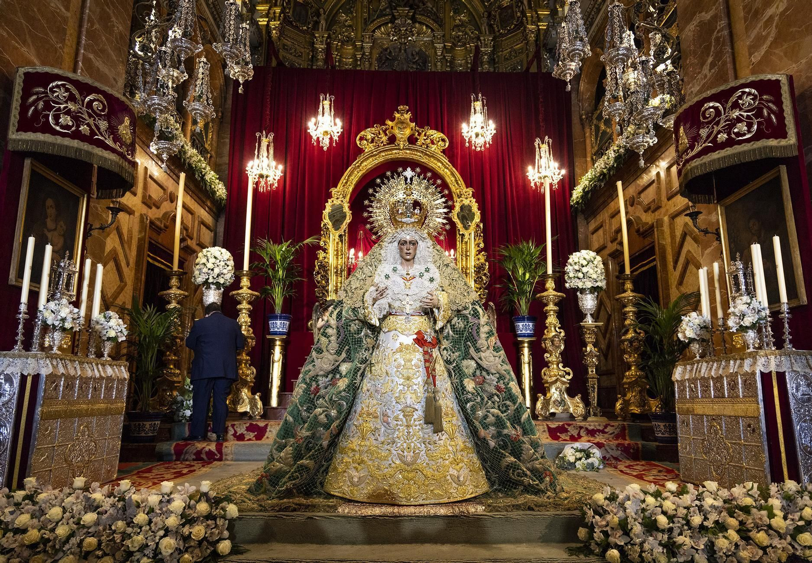 La Virgen de la Esperanza Macarena, en veneración estos días en su basílica.