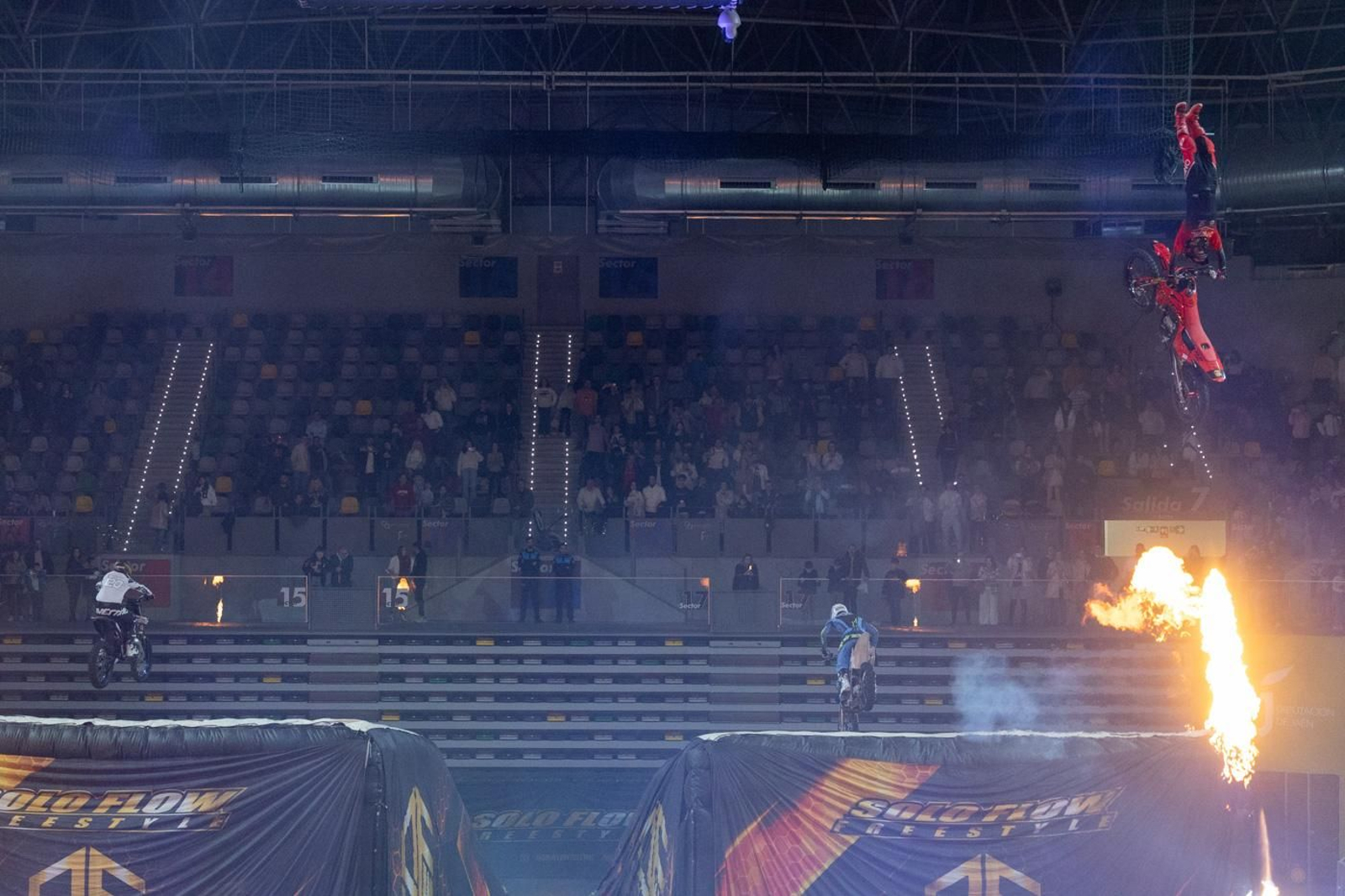 En imágenes: el Soloflow Freestyle enamora en Jaén con acrobacias y espectáculo en estado puro